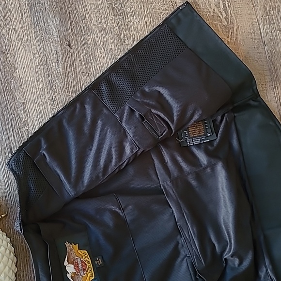 Harley-Davidson Mesh Cooling Vest - Picture 8 of 16